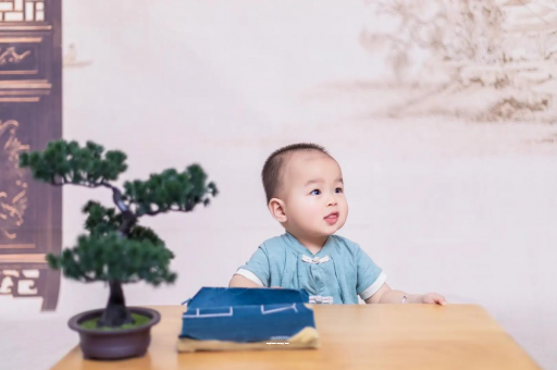 河南怀孕肚子中间凹两边凸