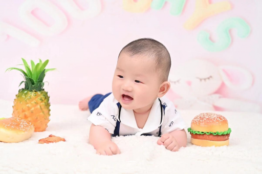 河南宝宝在妈妈肚子里
